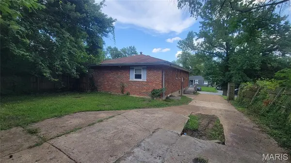 10107 Castle DR, St Louis, MO 63136