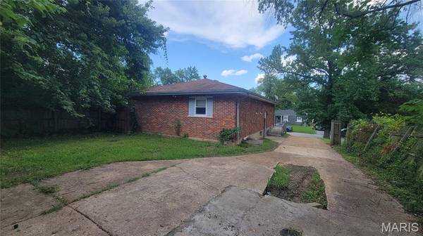 10107 Castle DR, St Louis, MO 63136