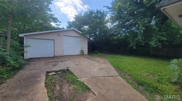 10107 Castle DR, St Louis, MO 63136
