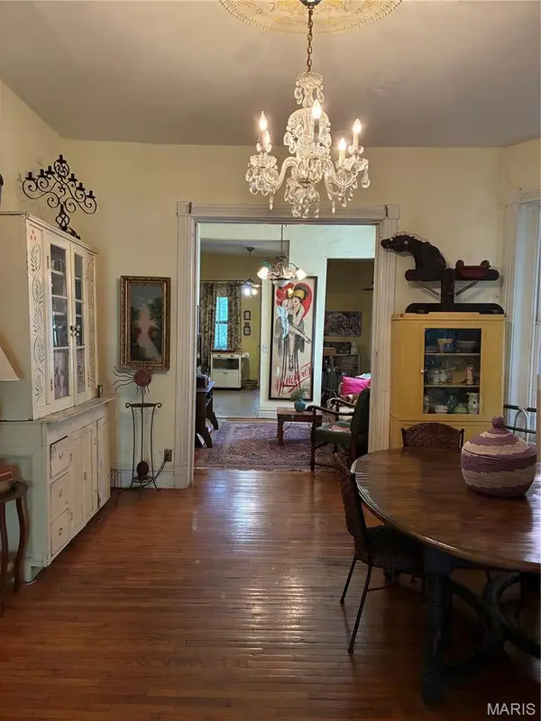 2841 Russell BLVD, St Louis, MO 63104