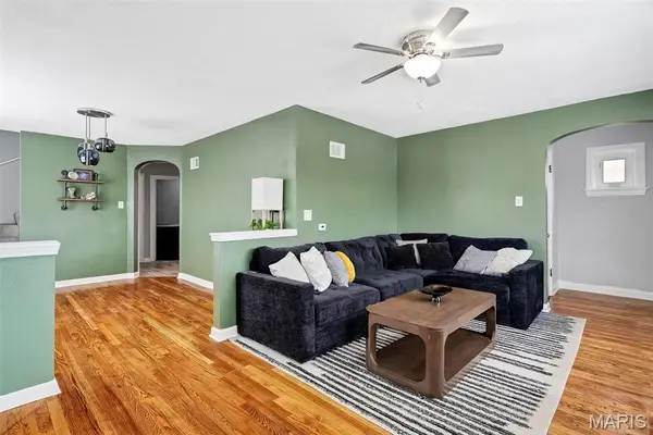 3621 Watson RD, St Louis, MO 63109