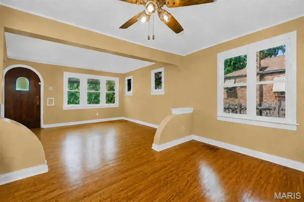 7707 Murdoch AVE, Shrewsbury, MO 63119