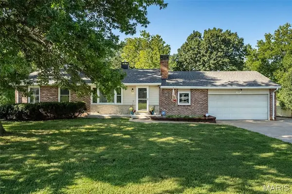 304 Essen LN, Ballwin, MO 63021