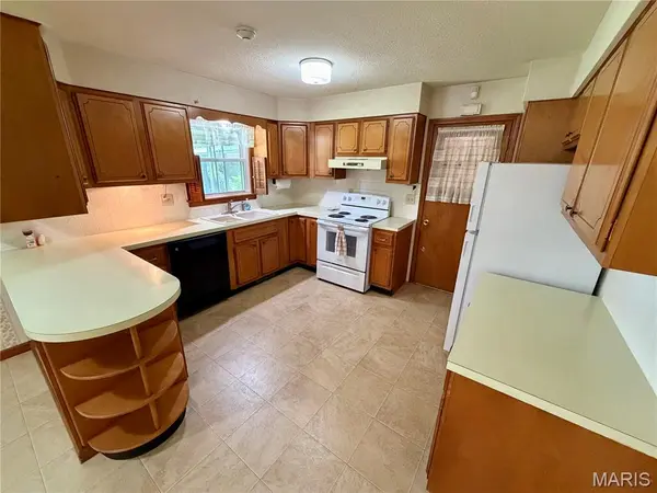 266 Grandview DR, Jackson, MO 63755