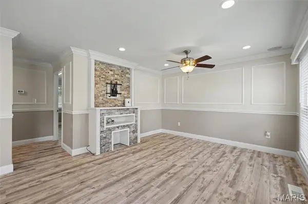1 Bluegrass LN, St Peters, MO 63376