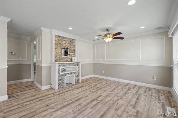 1 Bluegrass LN, St Peters, MO 63376