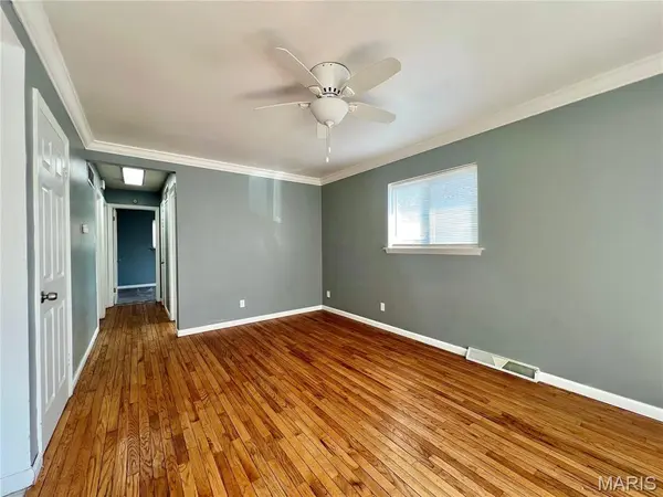 1239 Peggy CT, St Louis, MO 63147