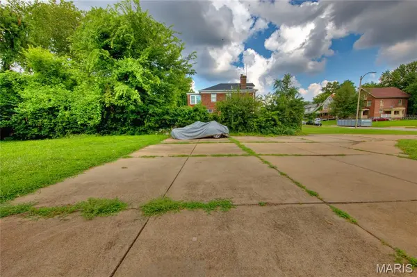 5972 Enright AVE, St Louis, MO 63112