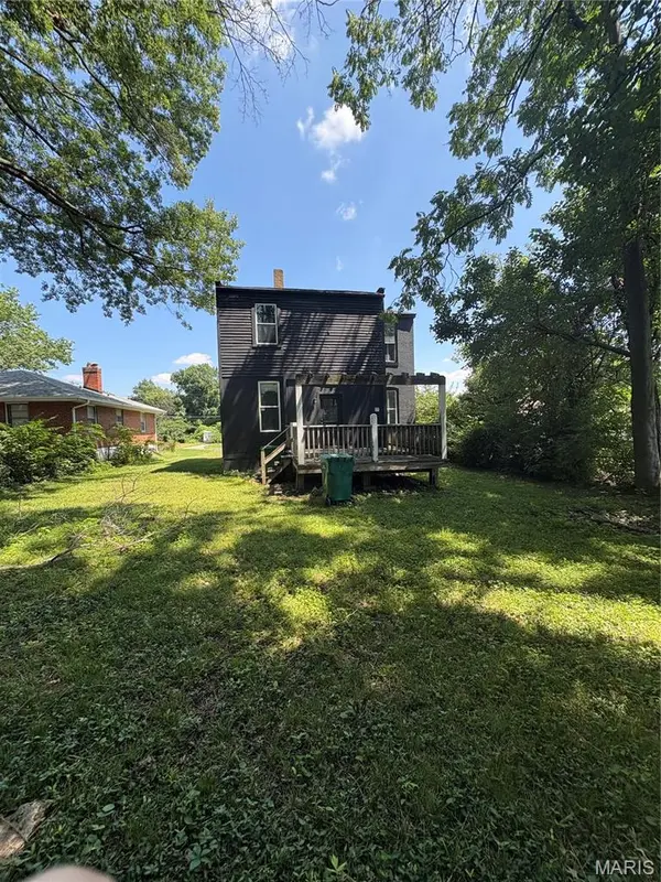 3621 Saint Marys LN, St Louis, MO 63121