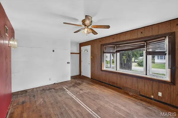 2610 Susan AVE, St Charles, MO 63301