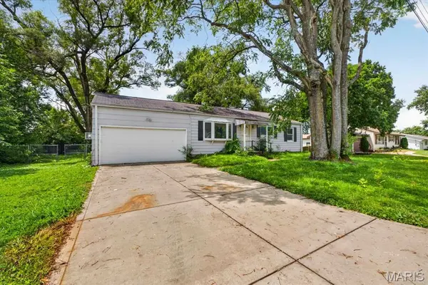 2610 Susan AVE, St Charles, MO 63301