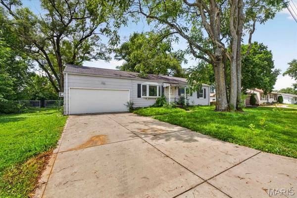 2610 Susan AVE, St Charles, MO 63301