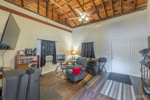 102 E Charles ST, Doniphan, MO 63935