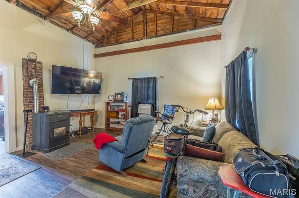 102 E Charles ST, Doniphan, MO 63935