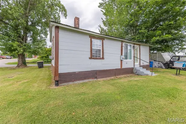 102 E Charles ST, Doniphan, MO 63935