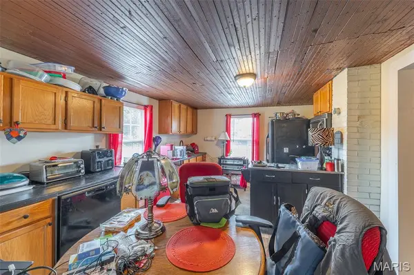 102 E Charles ST, Doniphan, MO 63935