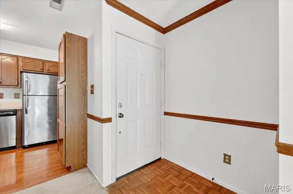 12952 Bryce Canyon DR #B, Maryland Heights, MO 63043