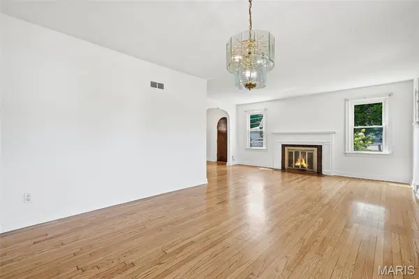 2 S Dellwood AVE, Dellwood, MO 63135