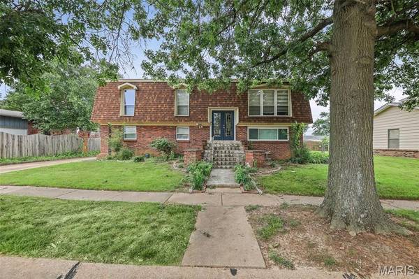 4712 Tonga DR, St Louis, MO 63128