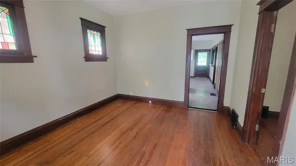 4083 Schiller PL, St Louis, MO 63116