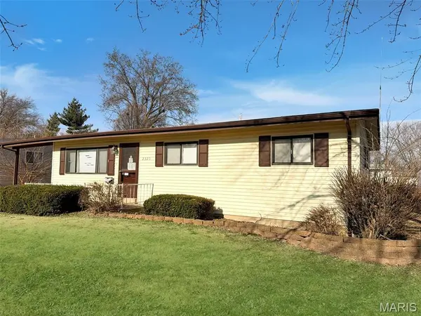 2325 Pheasant DR, St Louis, MO 63031