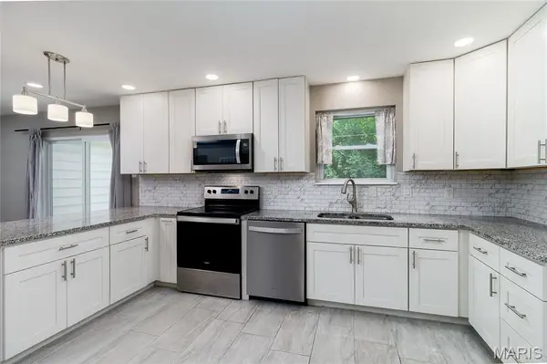 10500 Green Slope DR, St Louis, MO 63136