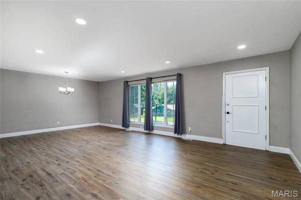 10500 Green Slope DR, St Louis, MO 63136