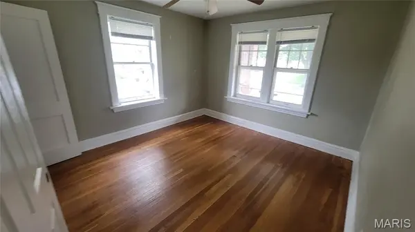 4660 Ray AVE, St Louis, MO 63116