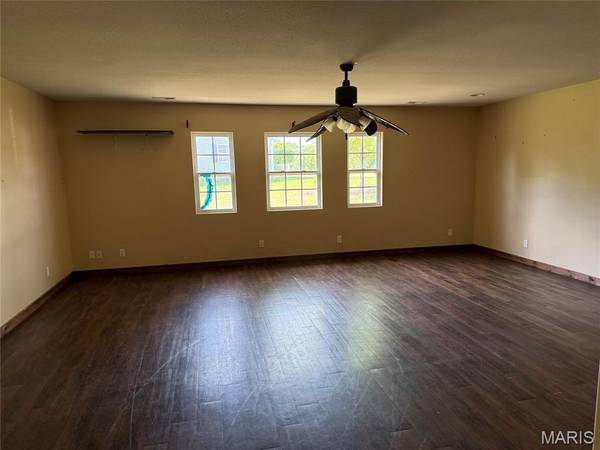 23863 Raspberry LN, Waynesville, MO 65583
