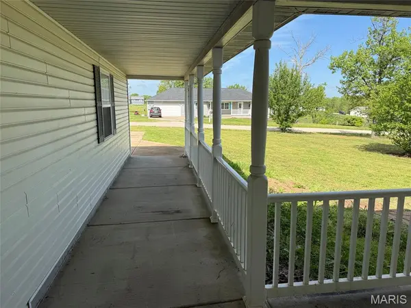 23863 Raspberry LN, Waynesville, MO 65583