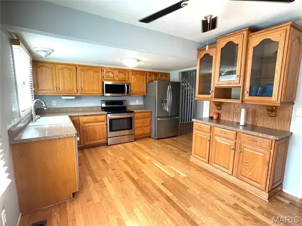 160 Lucerne Place DR, Ballwin, MO 63011