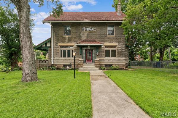5922 Oakherst PL, St Louis, MO 63112