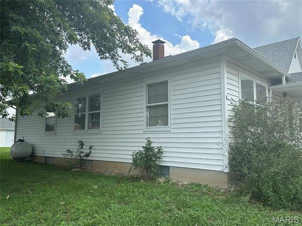 105 E Main ST, Steeleville, IL 62288