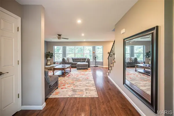 2328 Pohlman RD, Florissant, MO 63033