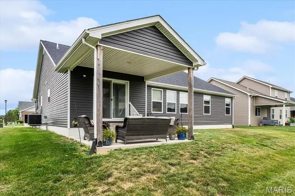 1323 Orchard Lakes CIR, Belleville, IL 62220