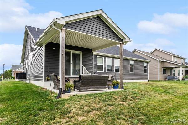 1323 Orchard Lakes CIR, Belleville, IL 62220