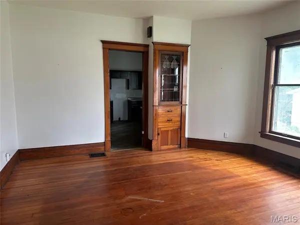 707 N Main ST, White Hall, IL 62092