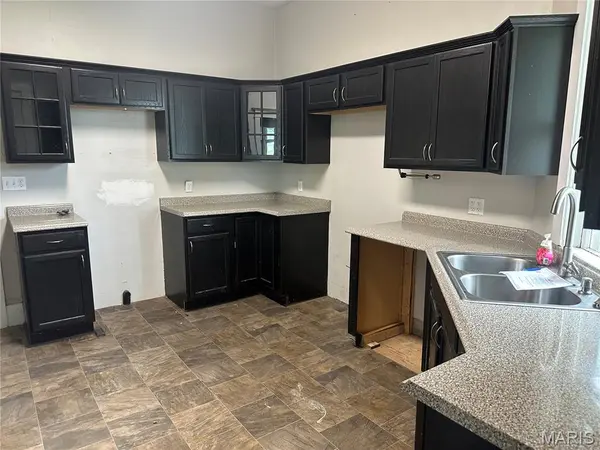 707 N Main ST, White Hall, IL 62092
