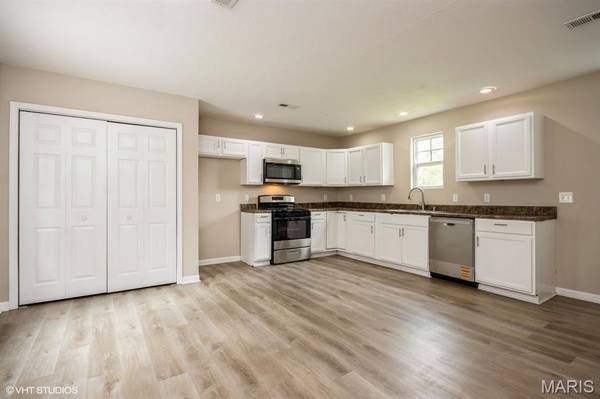 713 S Jackson ST, Litchfield, IL 62056