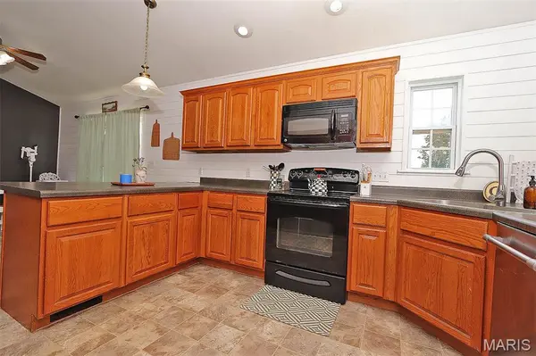 109 Sunset CT, Farmington, MO 63640