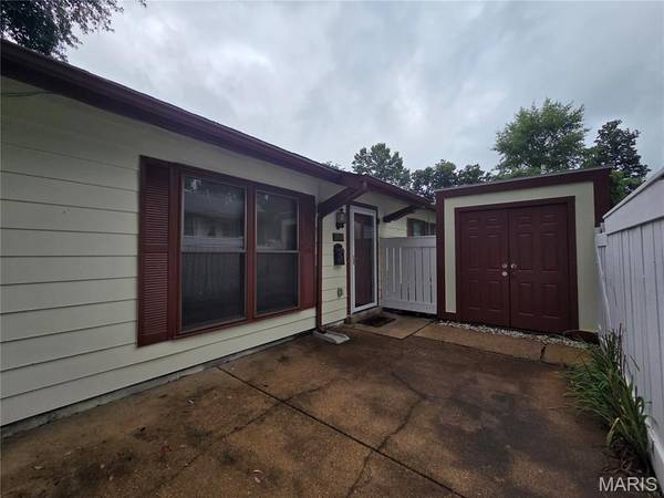 2432 Forest Shadows DR, St Louis, MO 63136