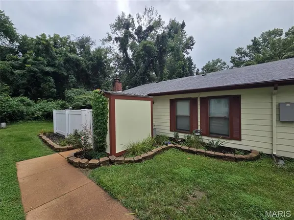 2432 Forest Shadows DR, St Louis, MO 63136