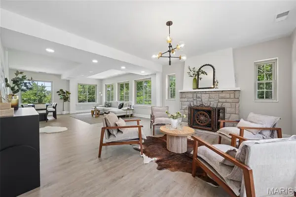 511 Forder RD, Oakville, MO 63129