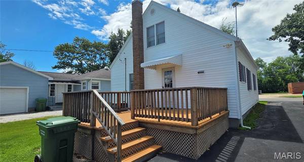 2432 State ST, Chester, IL 62233