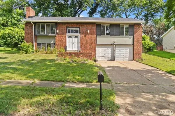 12780 Coachlight Square DR, Florissant, MO 63033