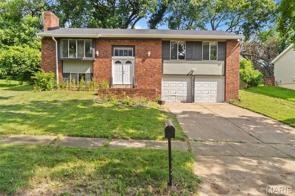 12780 Coachlight Square DR, Florissant, MO 63033