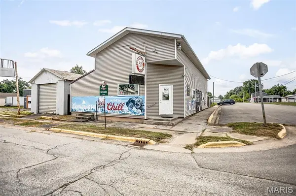 102 W Locust ST, Fieldon, IL 62031