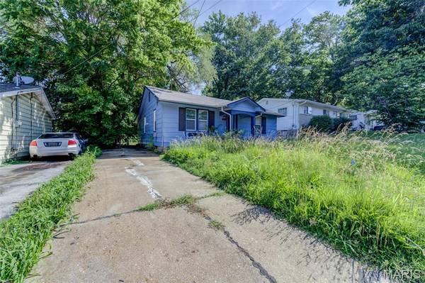 149 Flora DR, St Louis, MO 63135