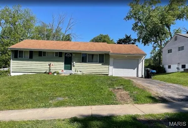 7753 Paddington DR, St Louis, MO 63121