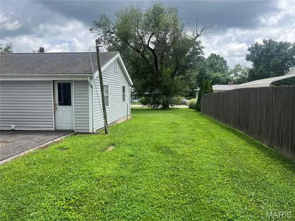 117 Edgewood DR, Belleville, IL 62223